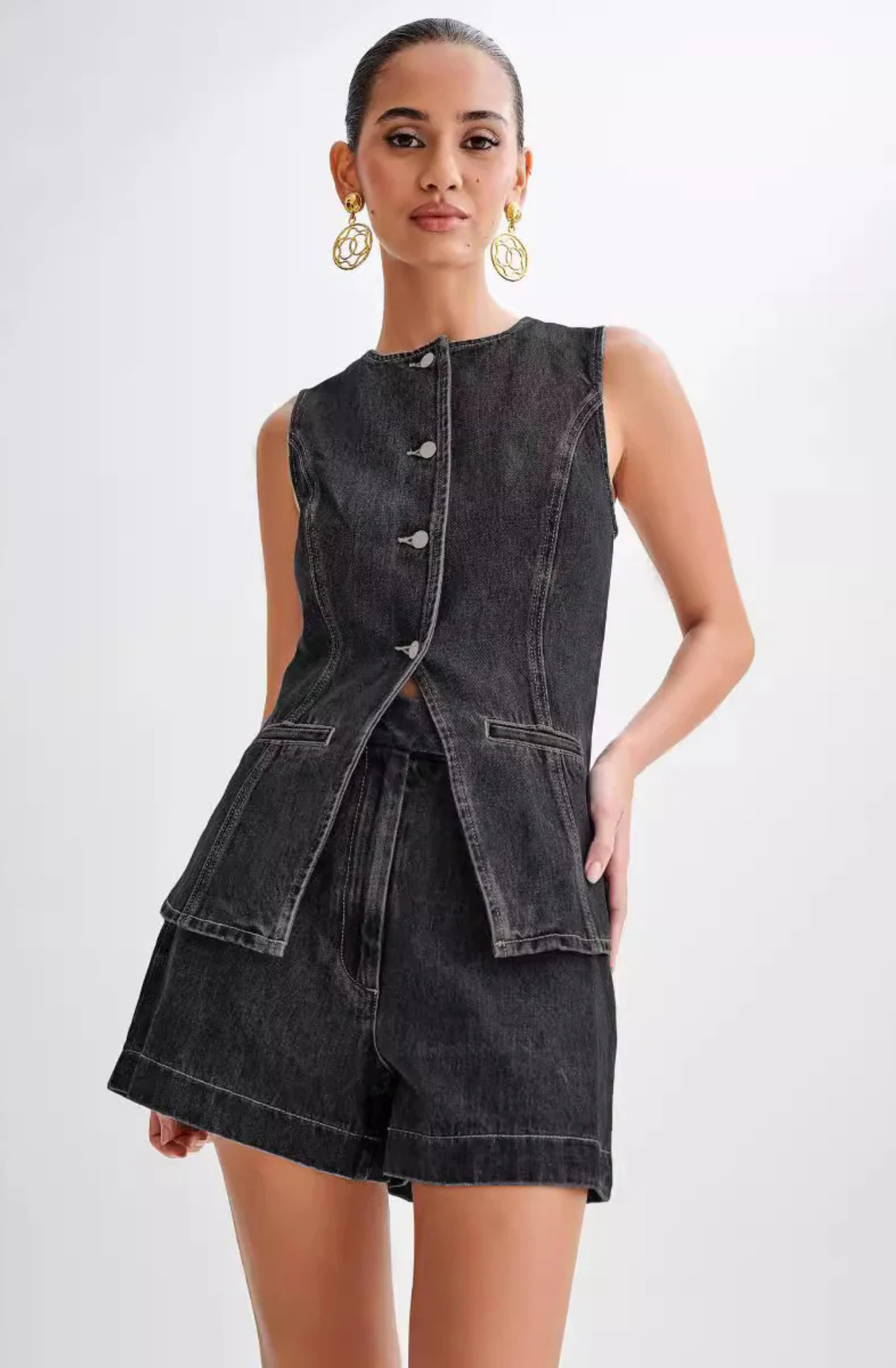 Lila – Button-Detail Denim Set – Top and Shorts
