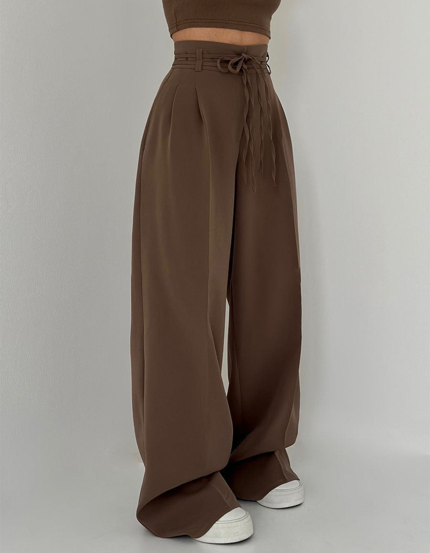Vittoria – Elegant silhouette – High-waisted trousers