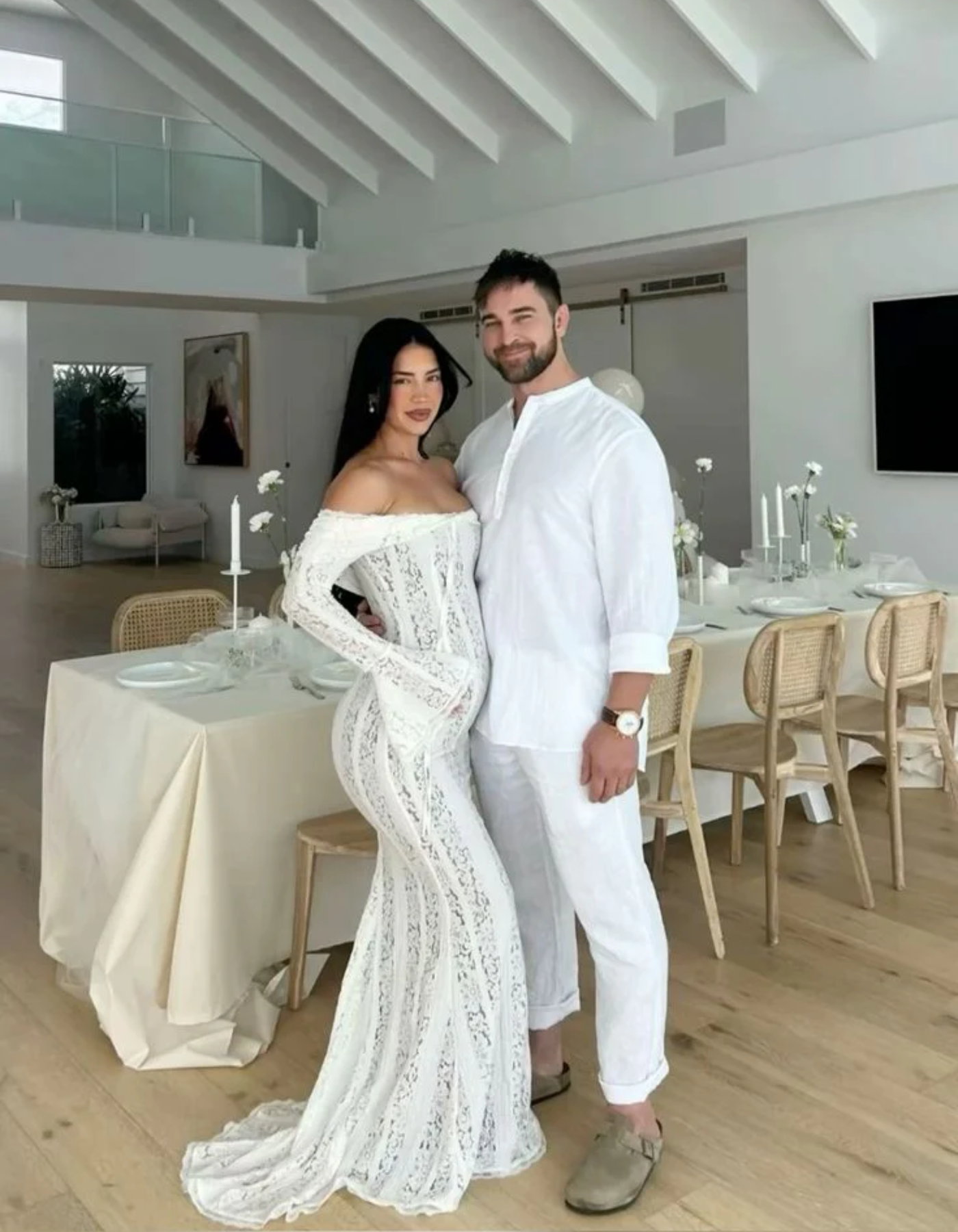 Julie – Off-shoulder design – Lace maternity dress