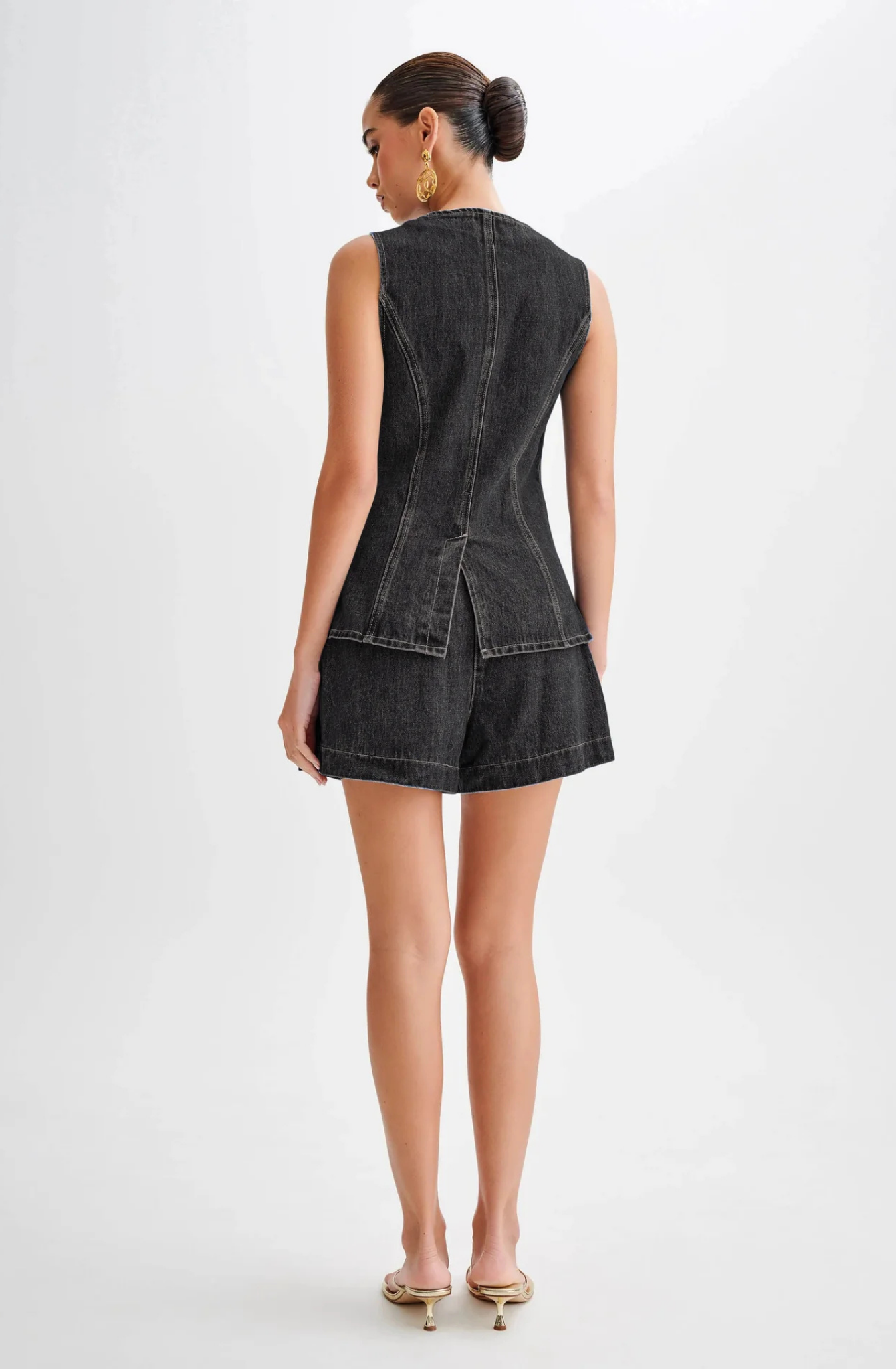 Lila – Button-Detail Denim Set – Top and Shorts