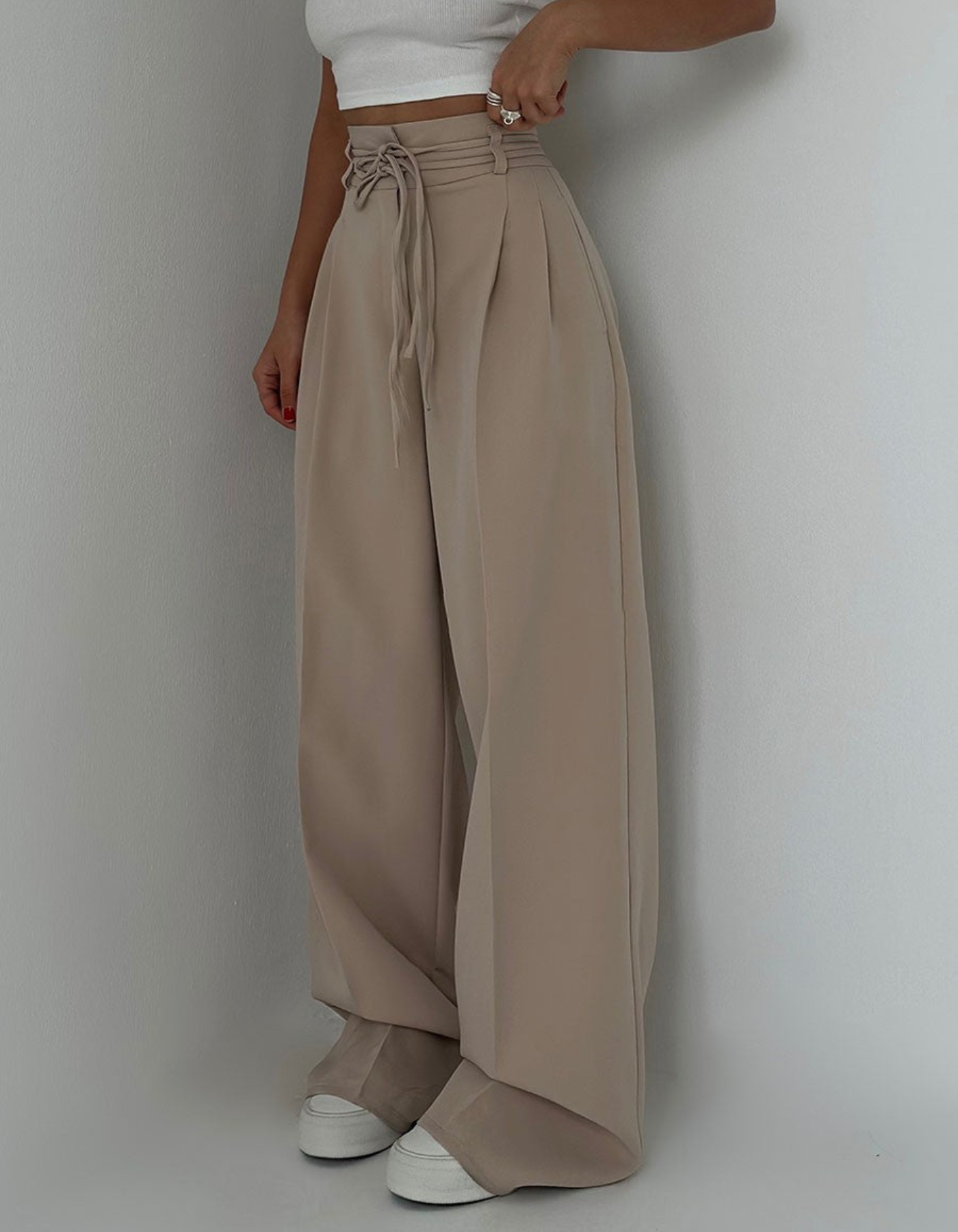 Vittoria – Elegant silhouette – High-waisted trousers