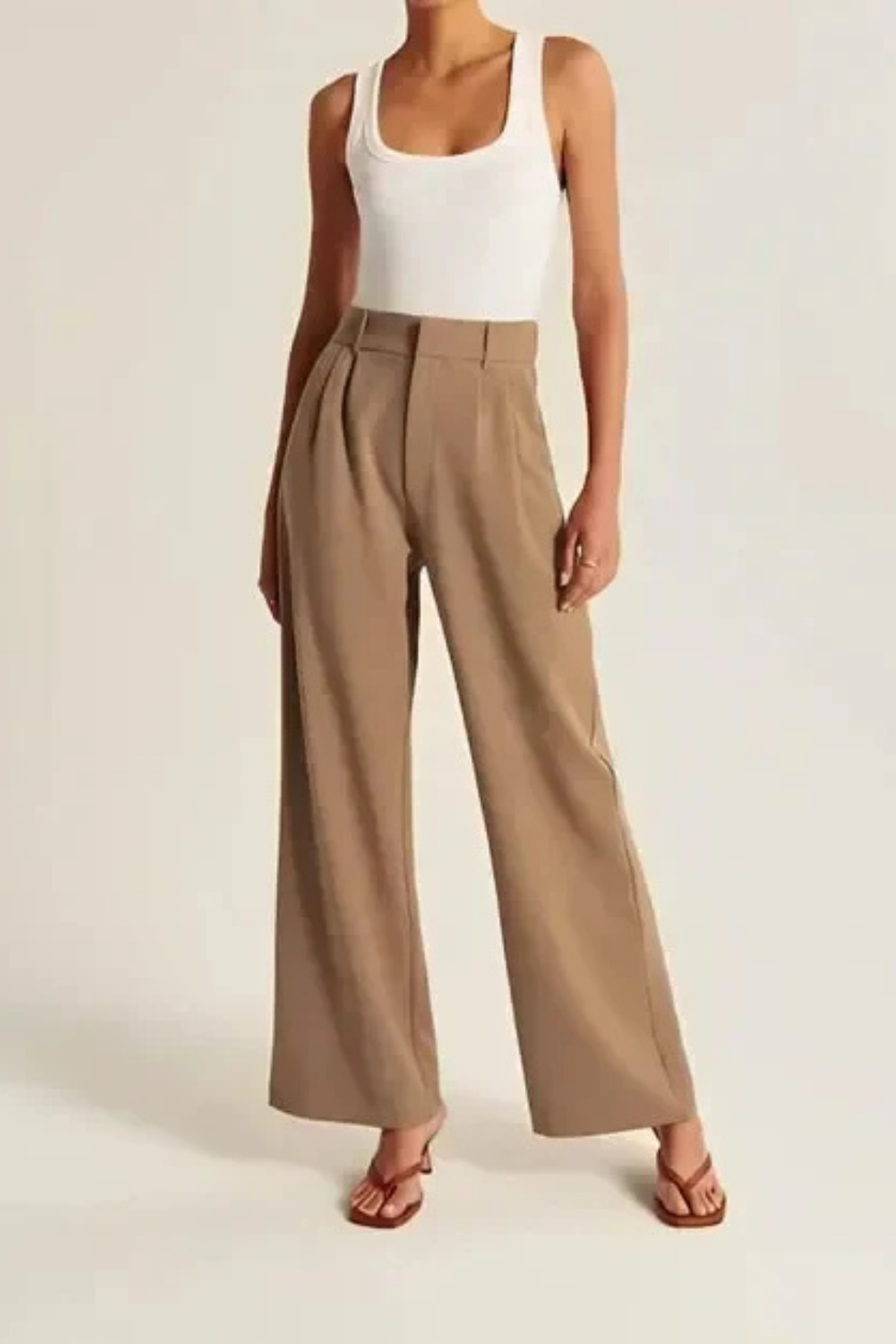 Elara – Tailored Pleated Trousers