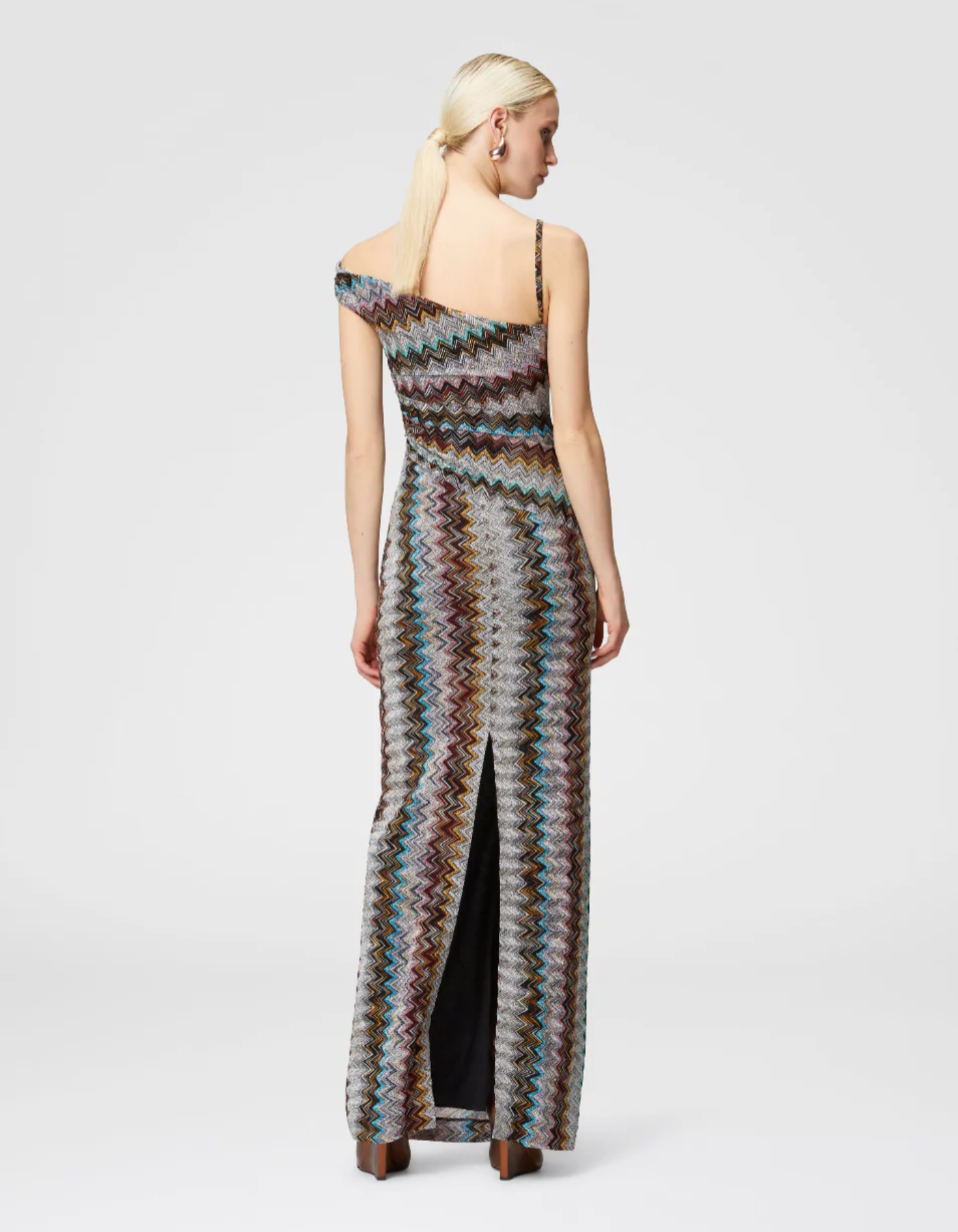 Lisandra – Vibrant chevron pattern – One-shoulder dress