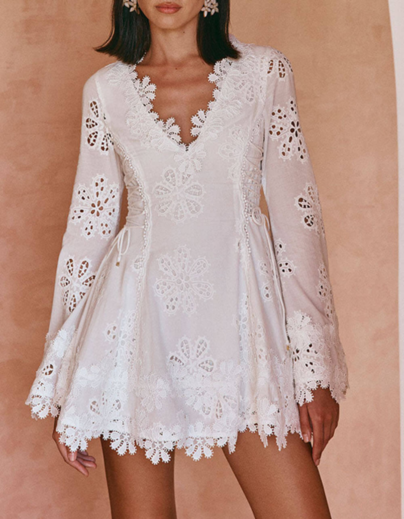Lunna – Scalloped lace trim – Mini dress