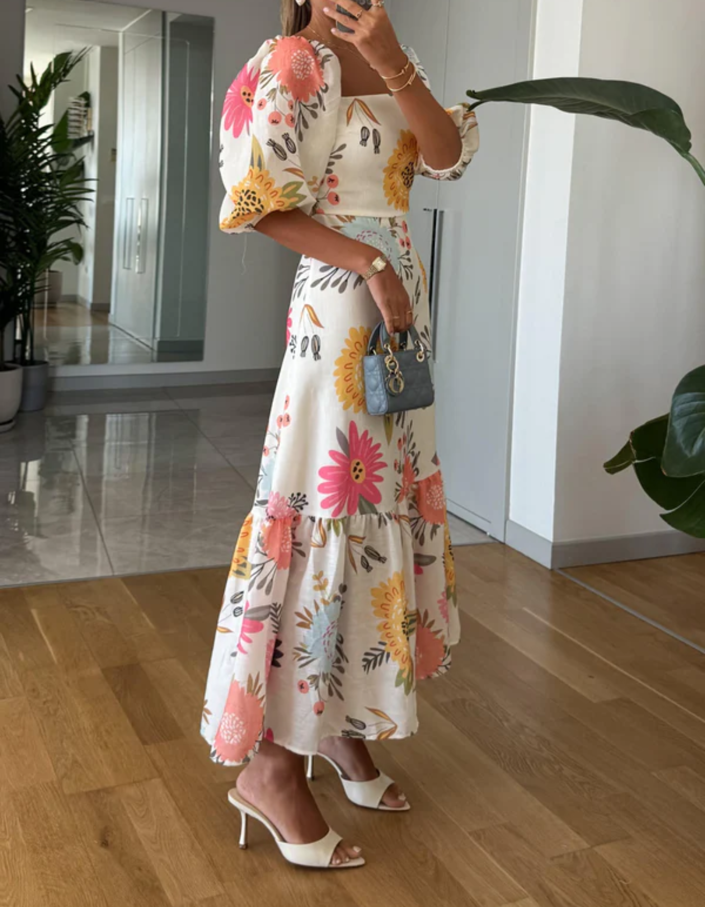 Maribella – Bold floral print – Puff sleeve midi dress