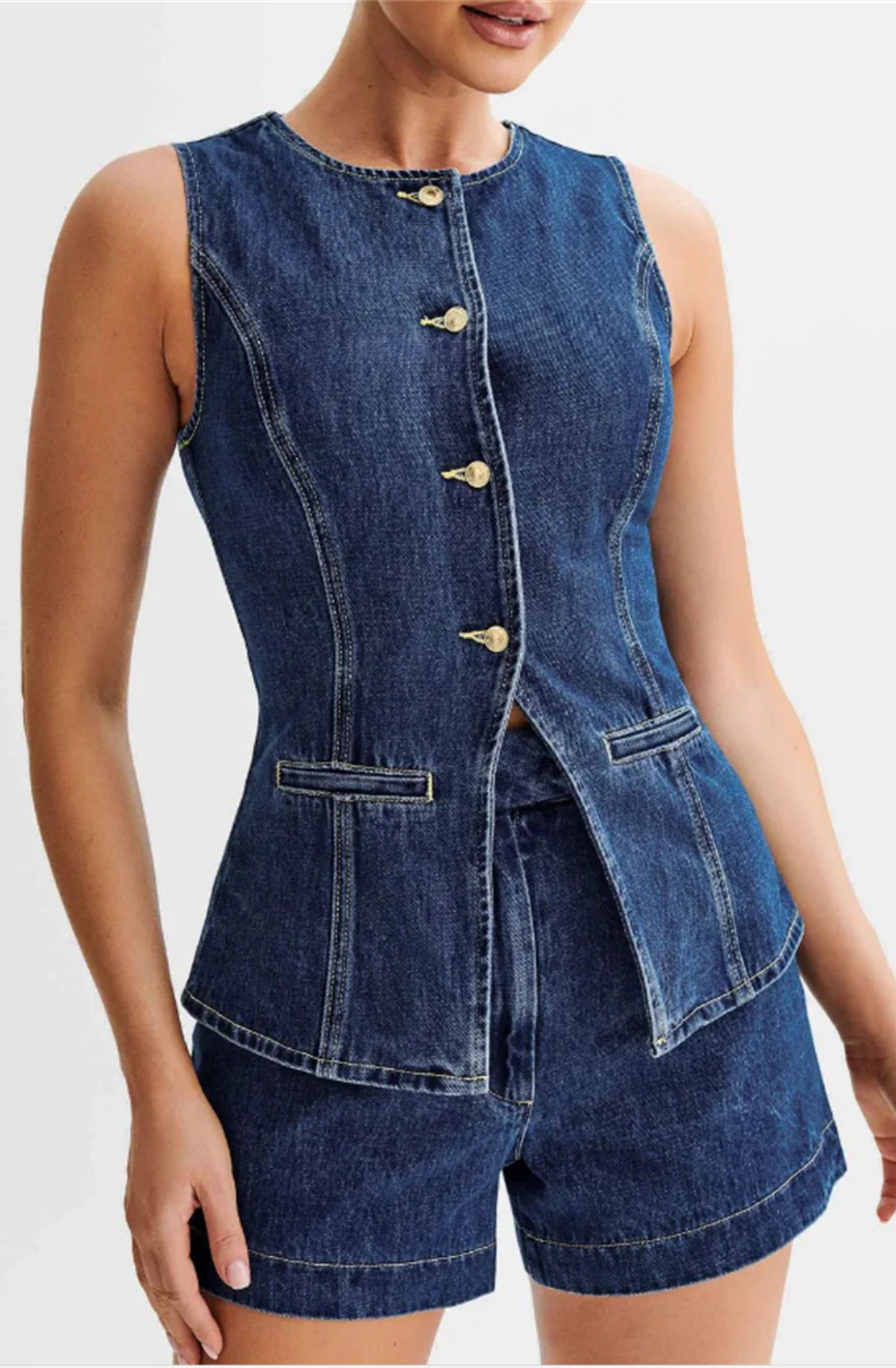 Lila – Button-Detail Denim Set – Top and Shorts