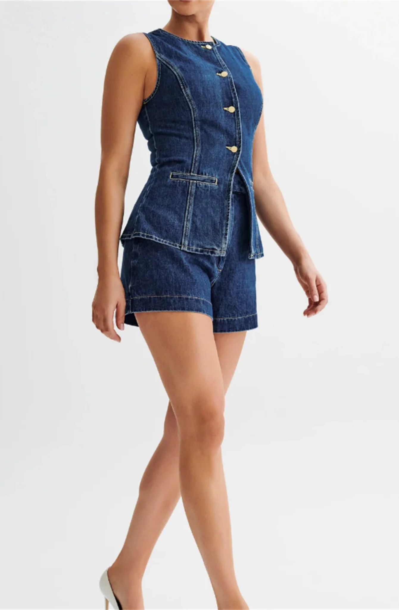 Lila – Button-Detail Denim Set – Top and Shorts