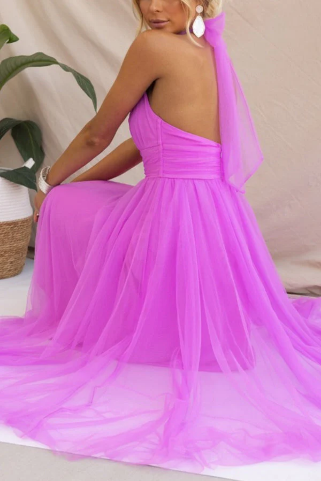 Valencienne – Halter neckline elegance – Tulle midi dress