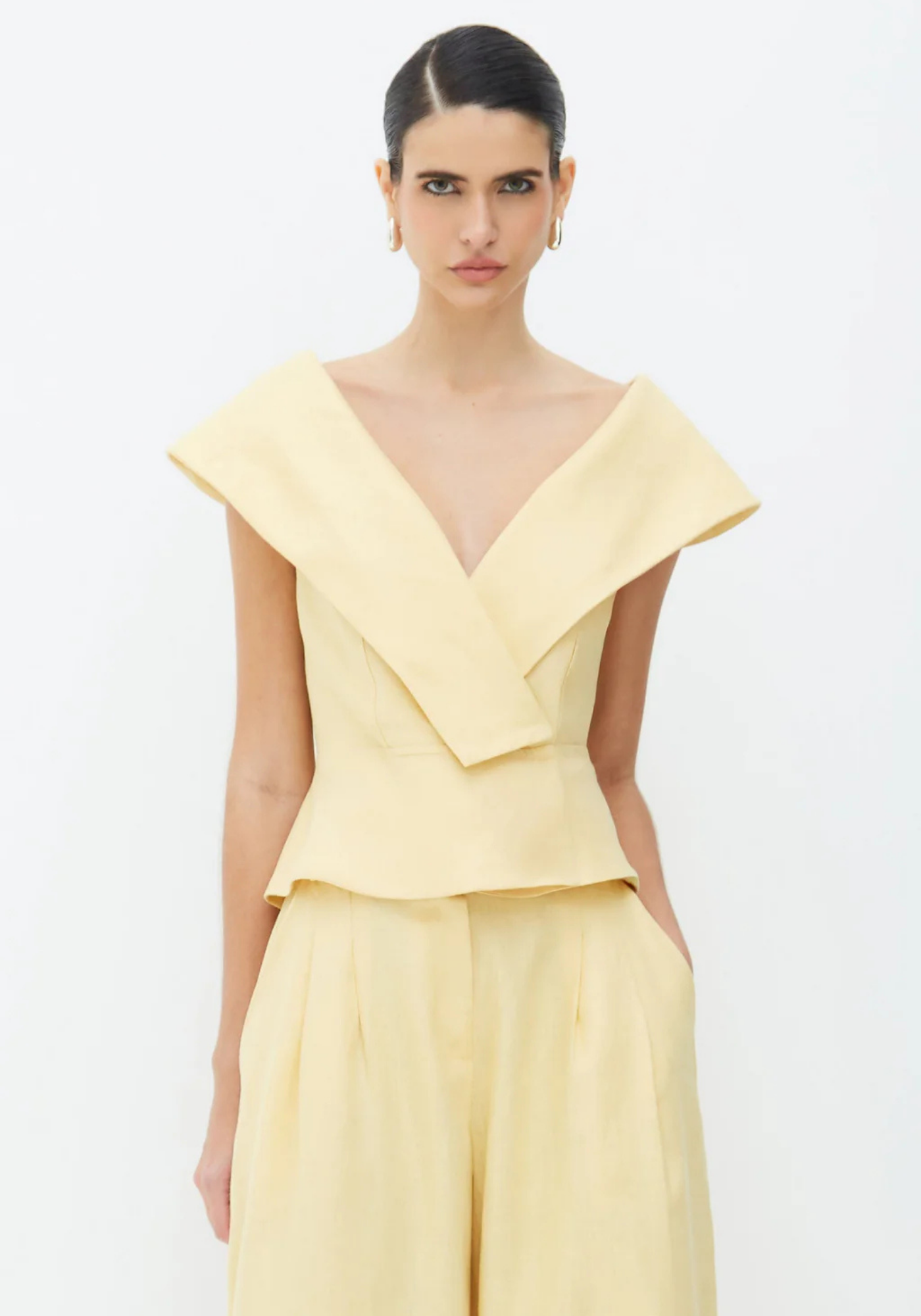 Paloma – Structured peplum top – Wide-leg trousers set