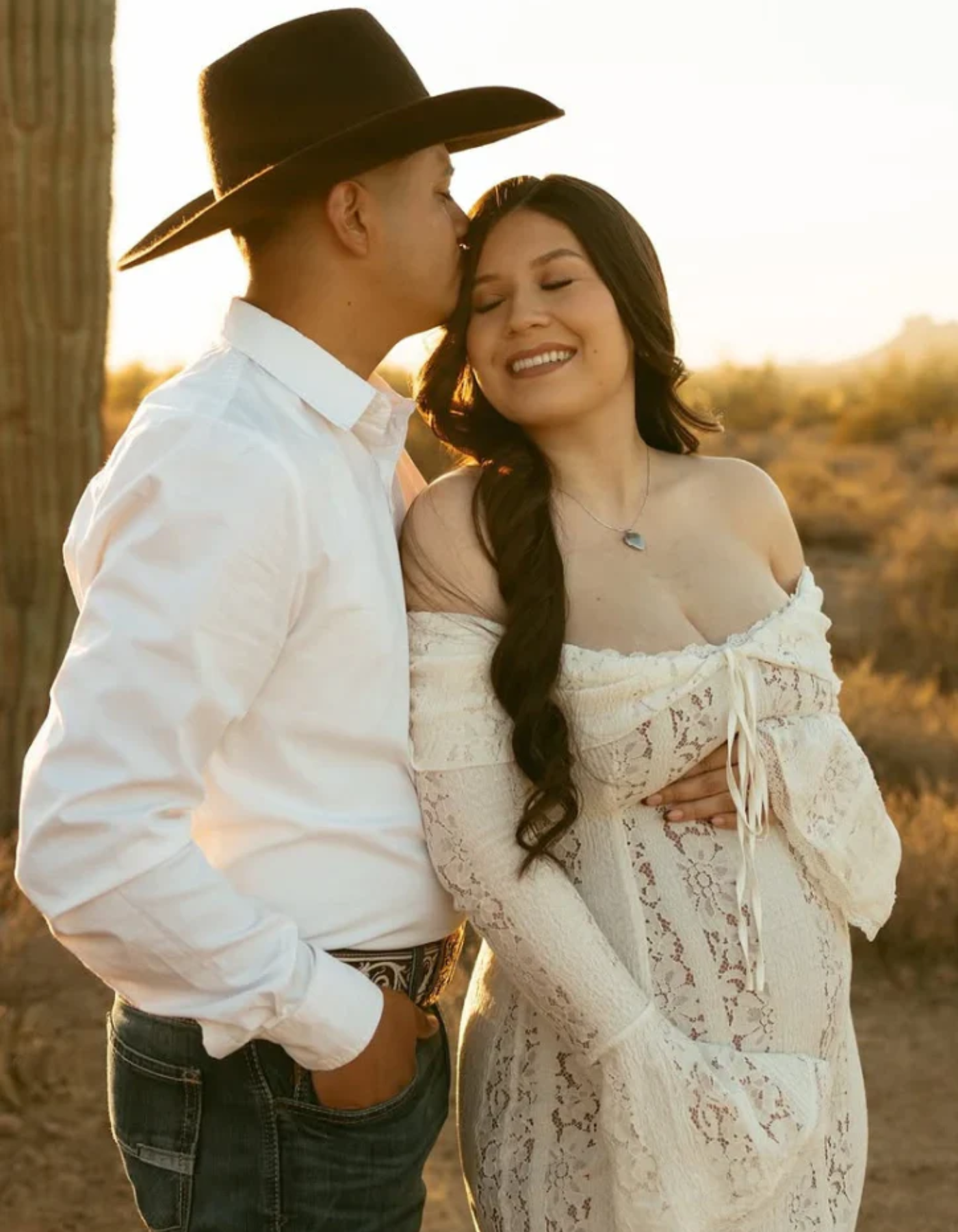 Julie – Off-shoulder design – Lace maternity dress