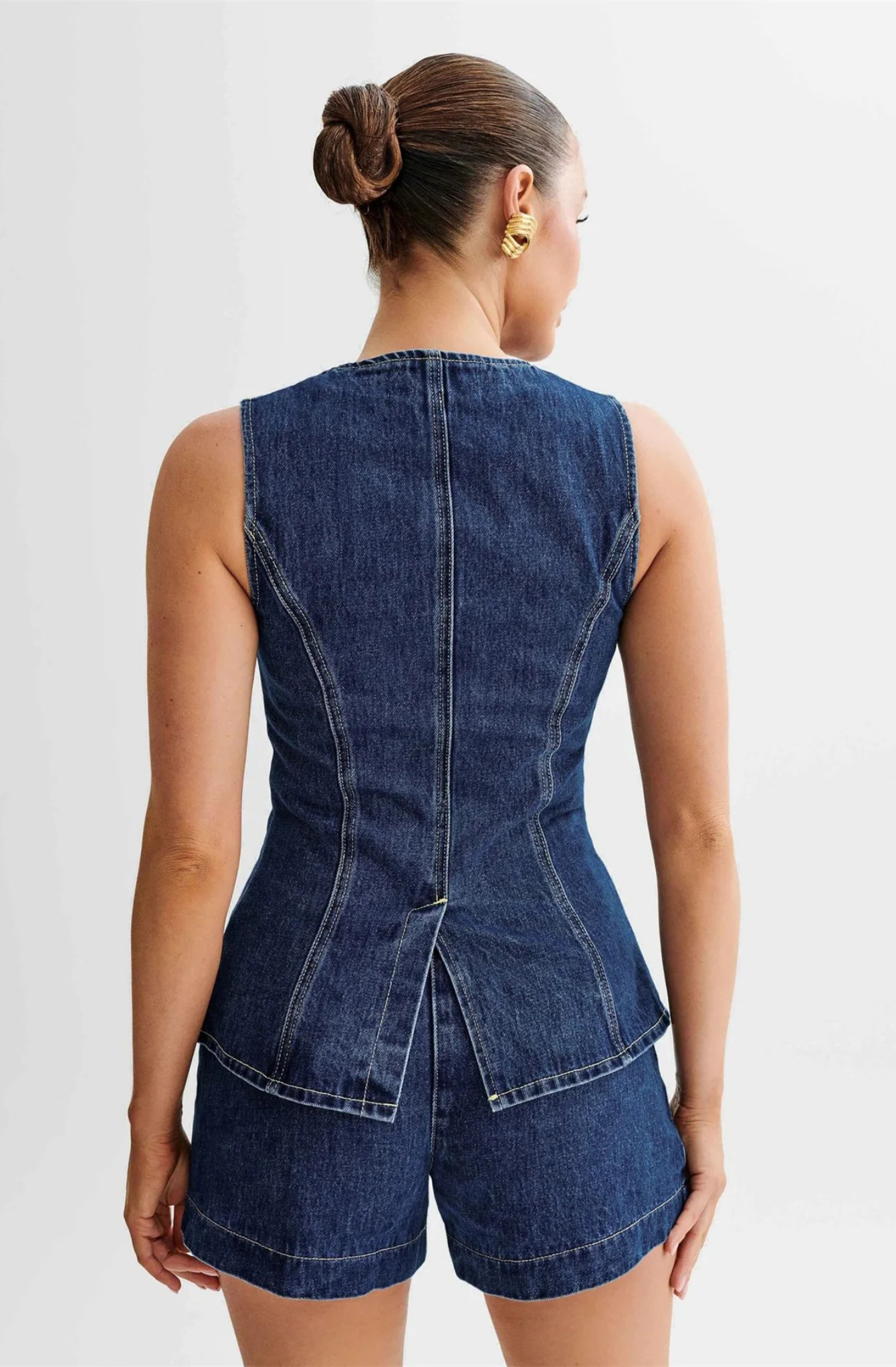 Lila – Button-Detail Denim Set – Top and Shorts