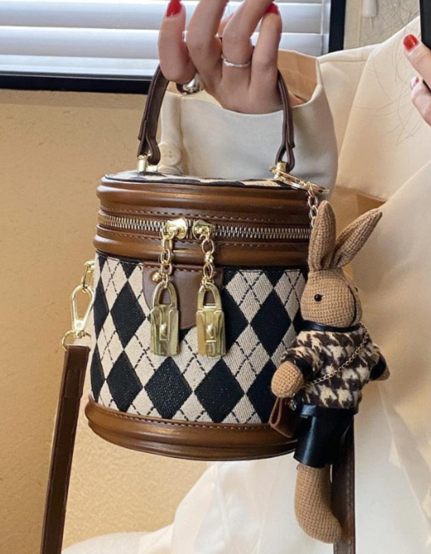 Tessalyn – Argyle bunny charm – Crossbody handbag