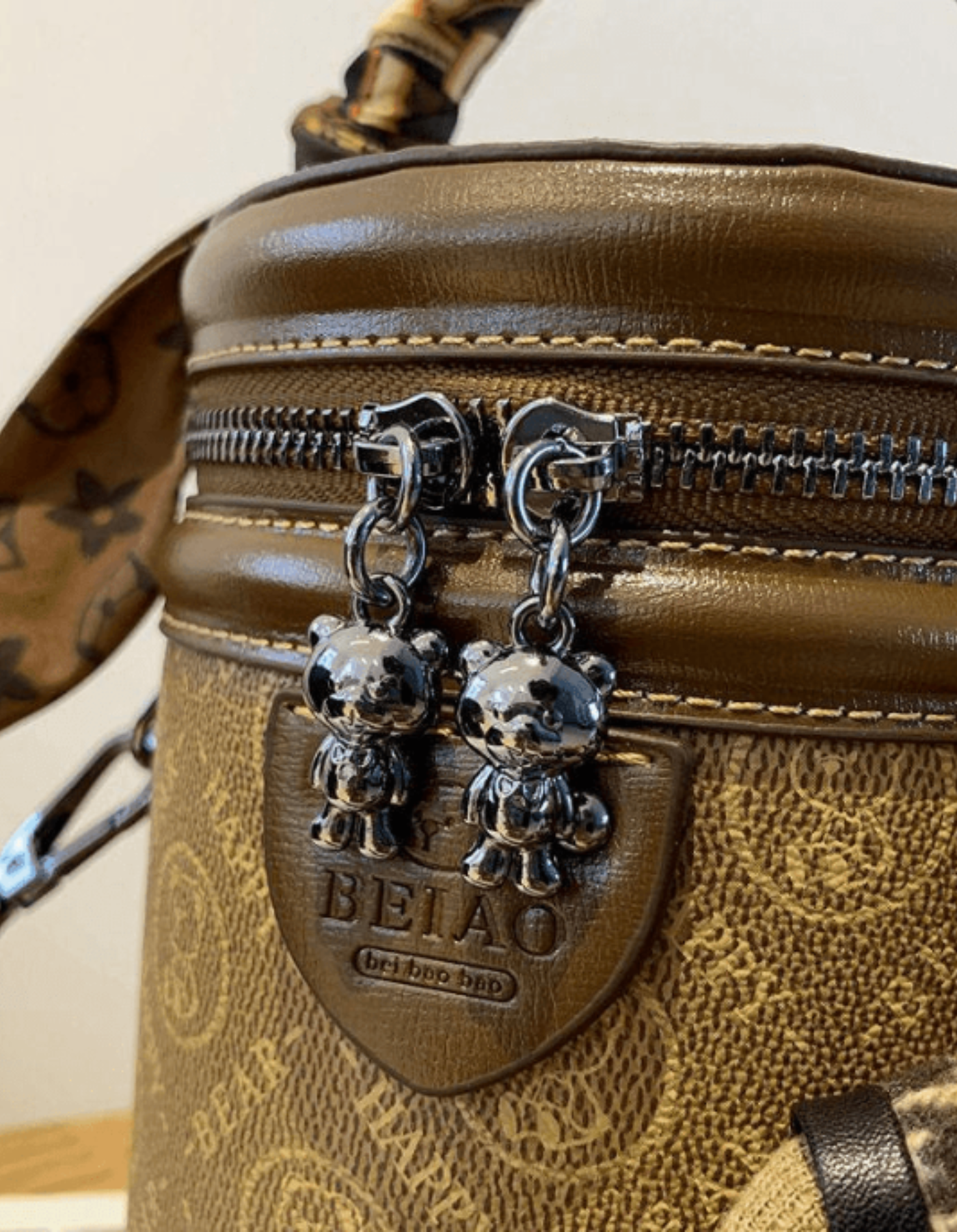 Capucinetta – Monogram bunny detail – Crossbody handbag