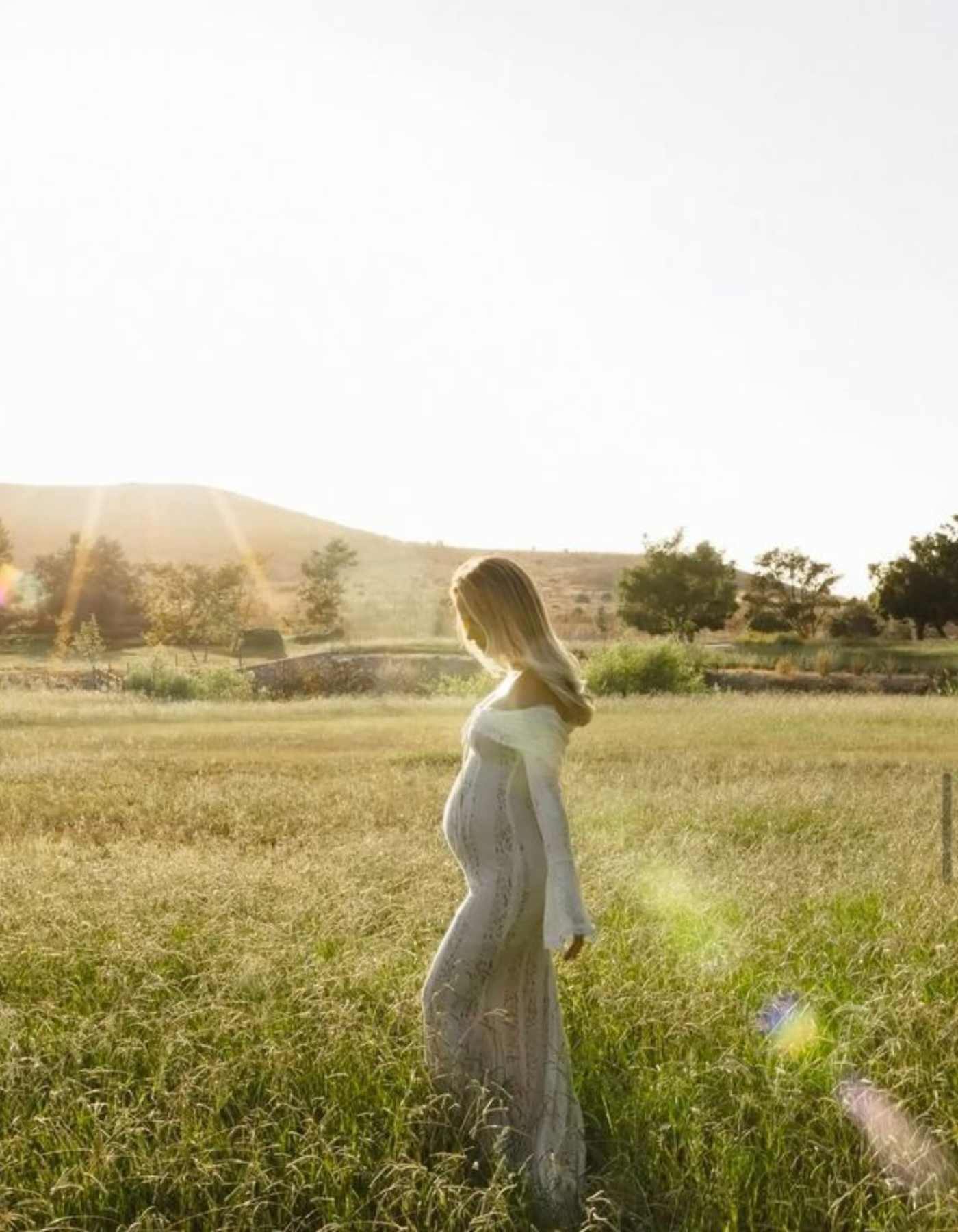 Julie – Off-shoulder design – Lace maternity dress