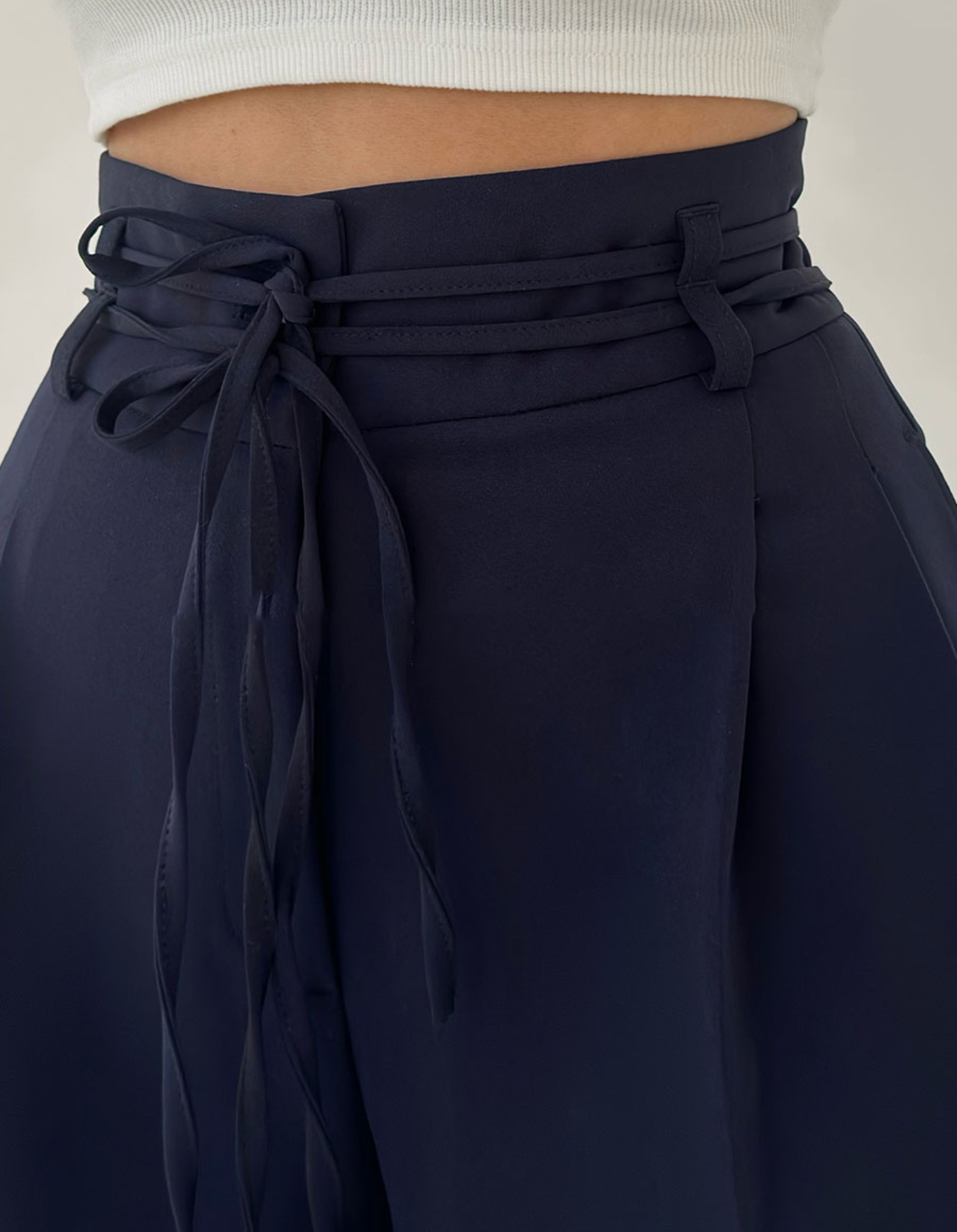 Vittoria – Elegant silhouette – High-waisted trousers