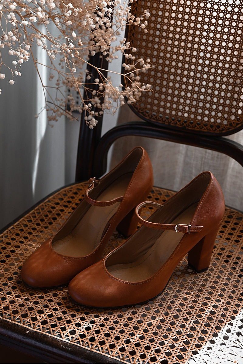 Bravina - Everyday strappy sandals on a small heel
