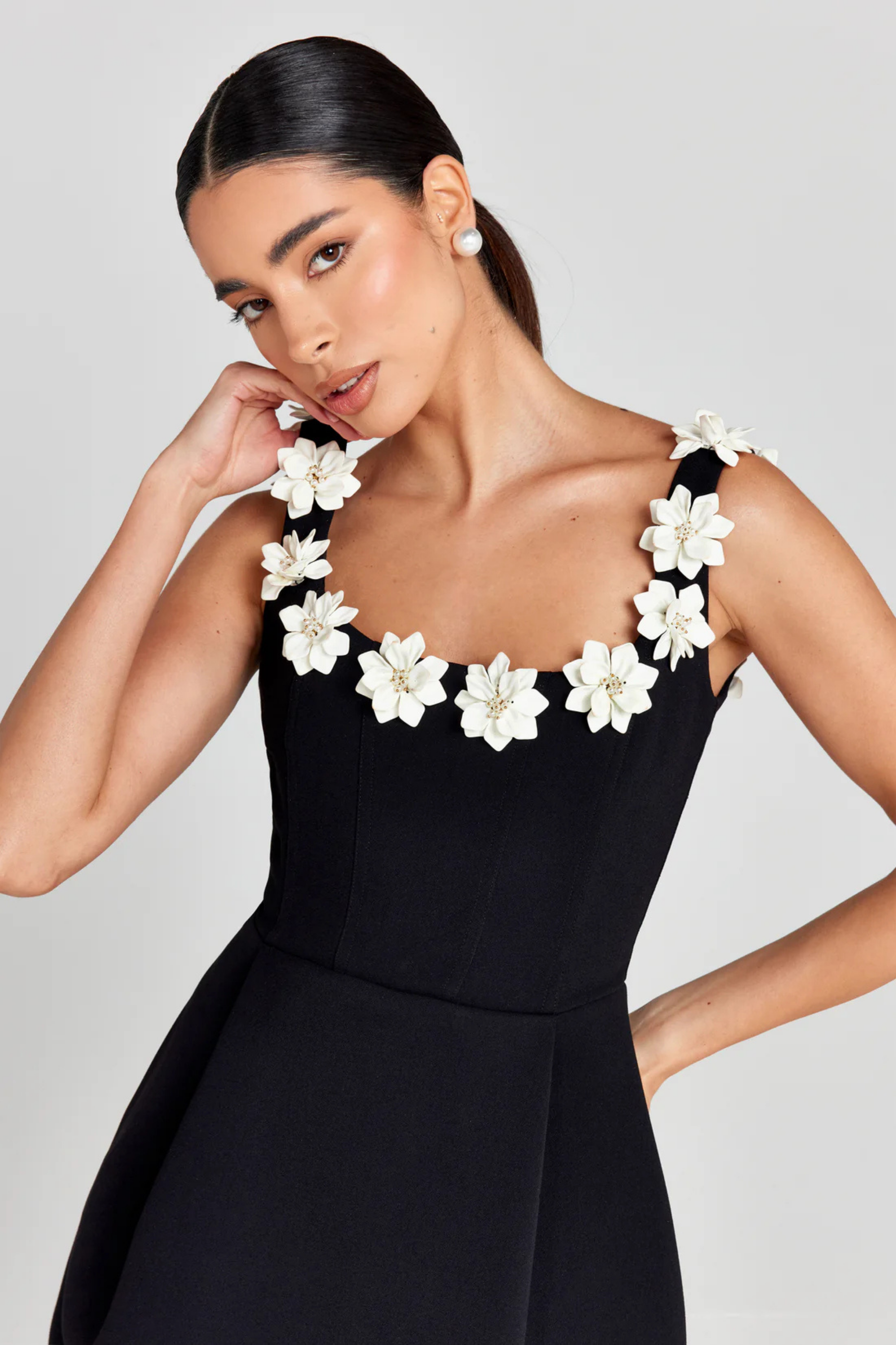 Fionna – Bloom-trimmed charm – Mini dress