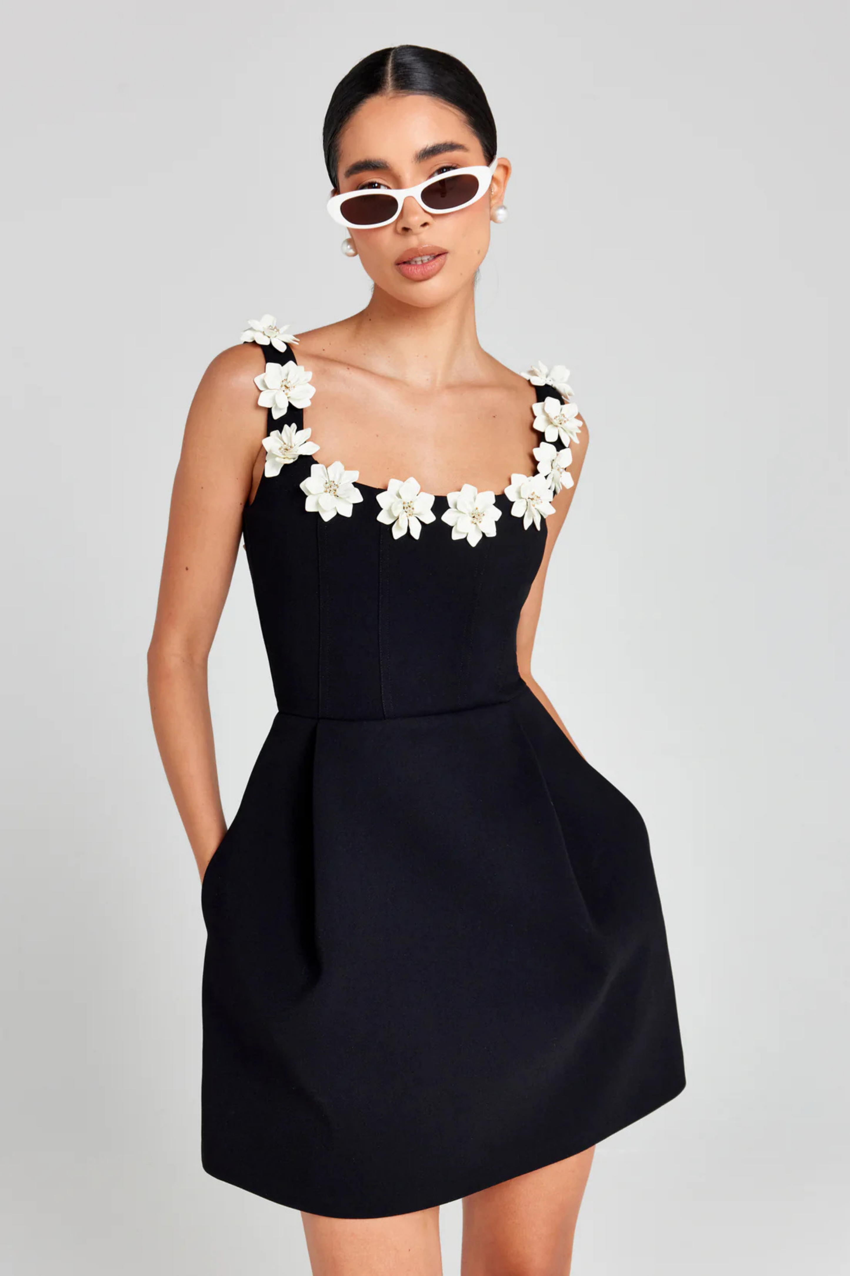 Fionna – Bloom-trimmed charm – Mini dress