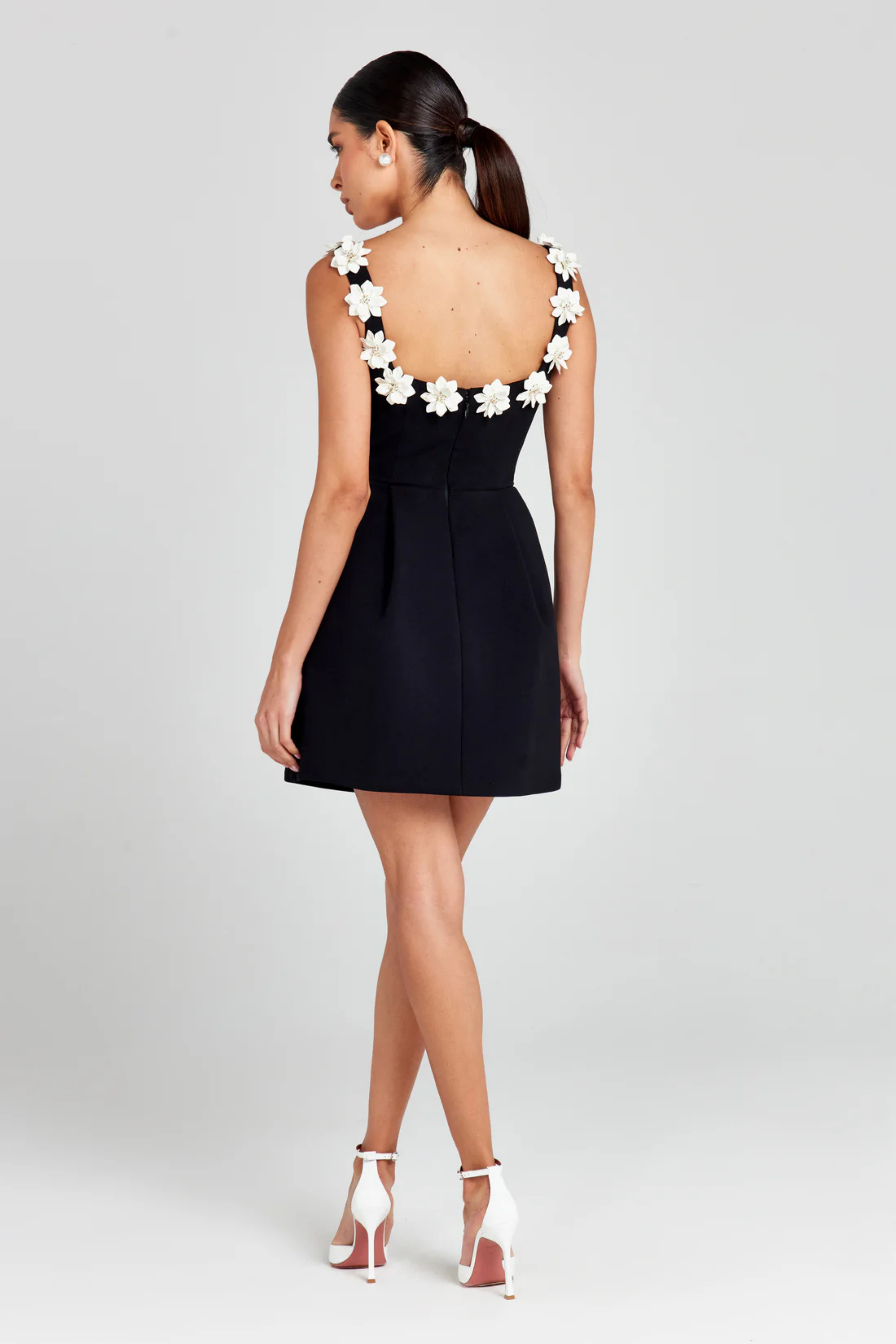 Fionna – Bloom-trimmed charm – Mini dress