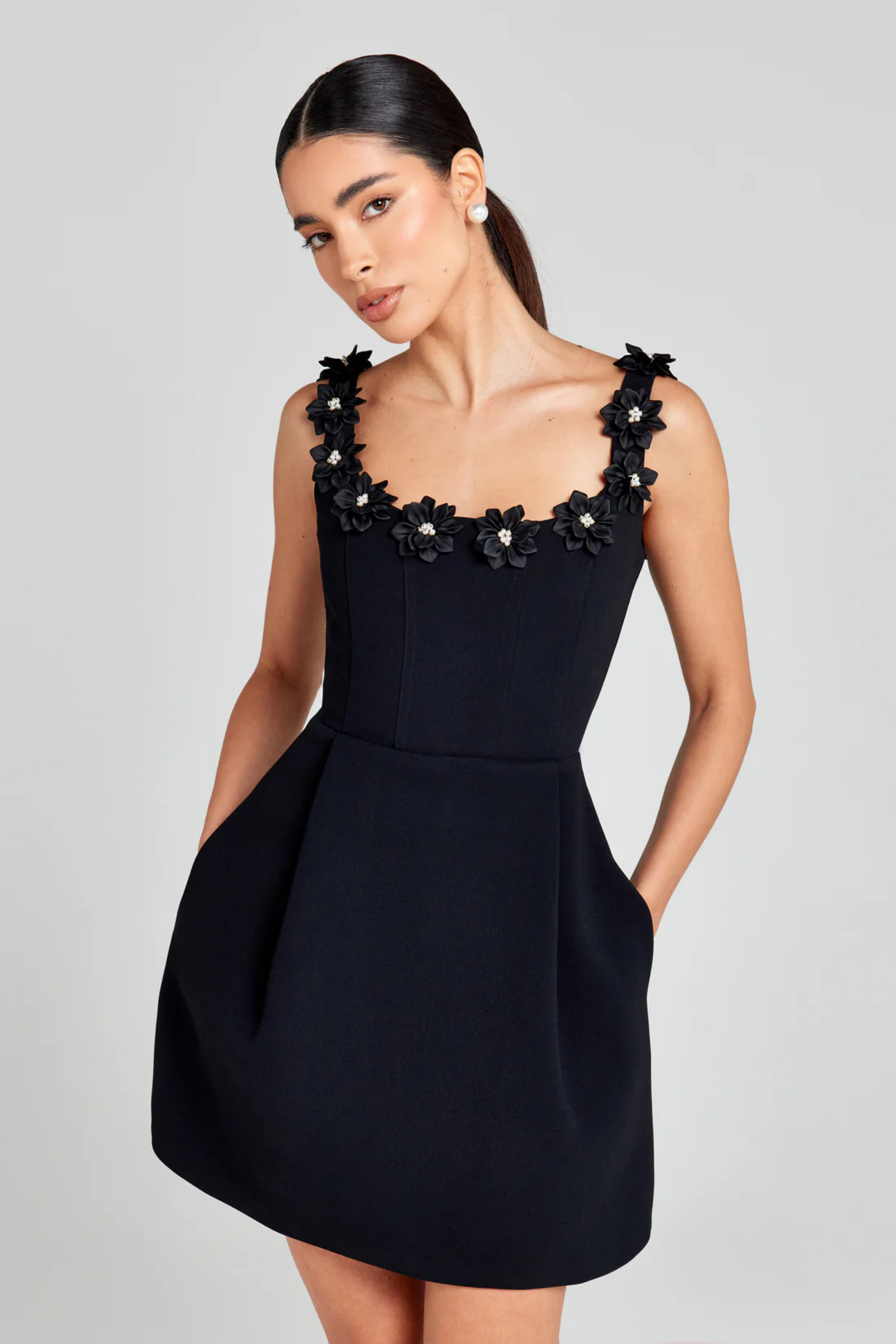 Fionna – Bloom-trimmed charm – Mini dress