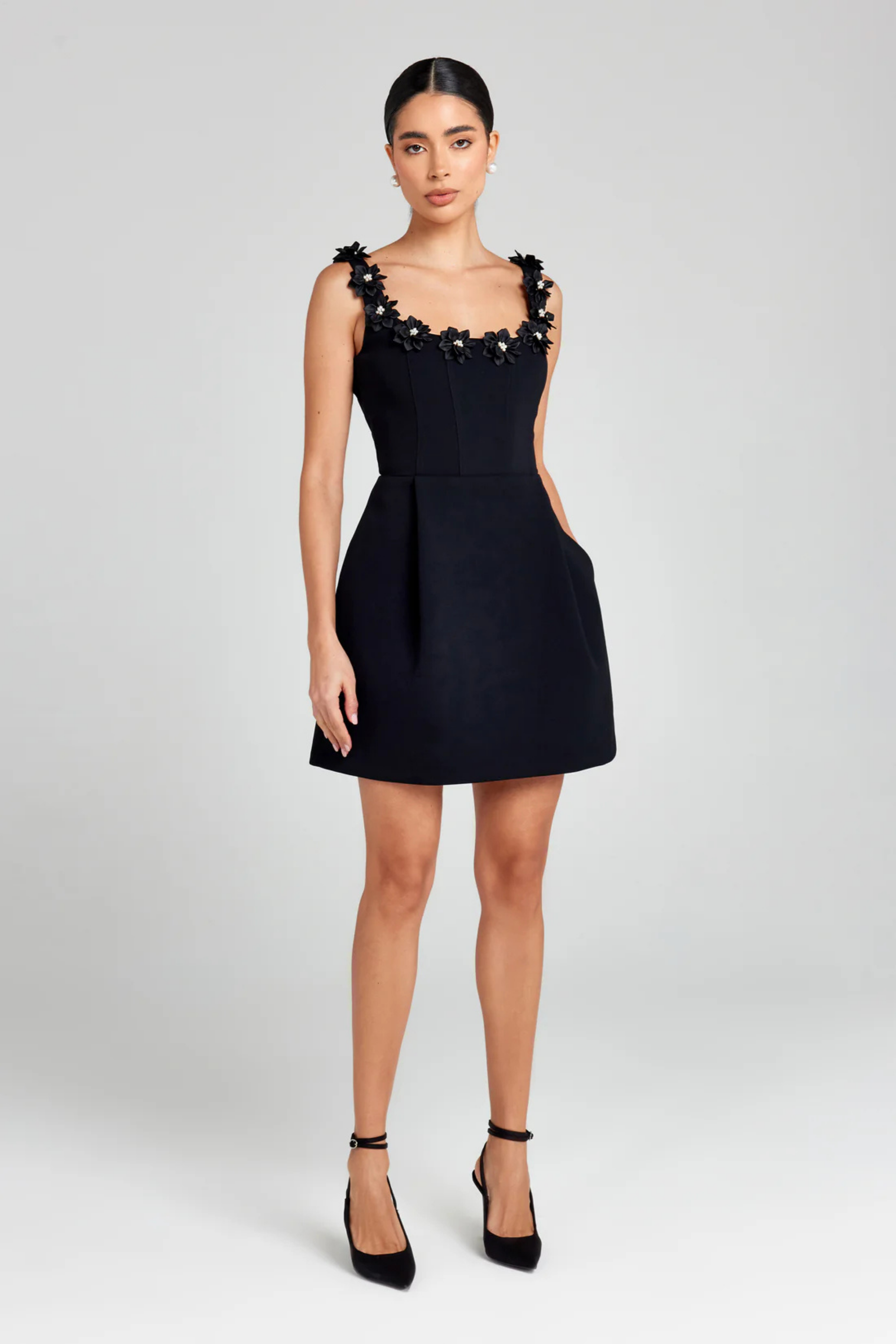 Fionna – Bloom-trimmed charm – Mini dress