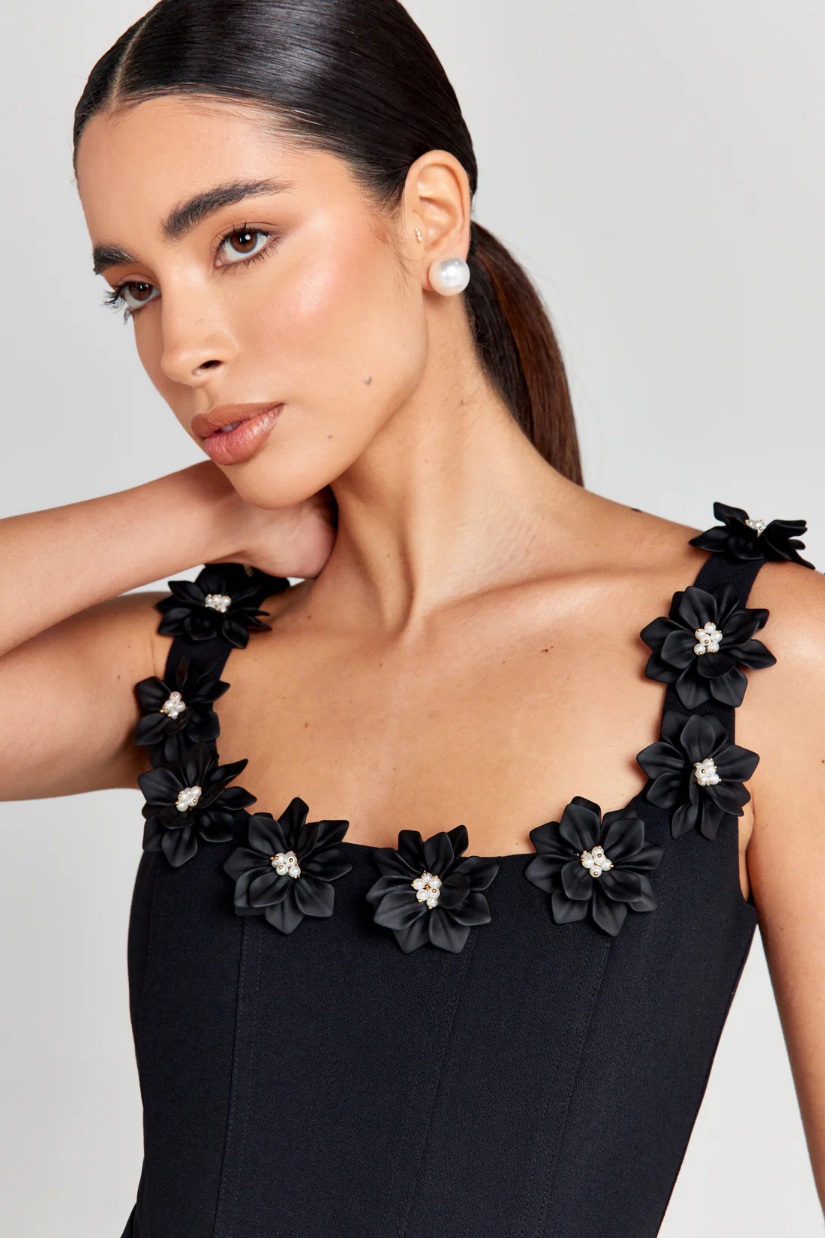 Fionna – Bloom-trimmed charm – Mini dress