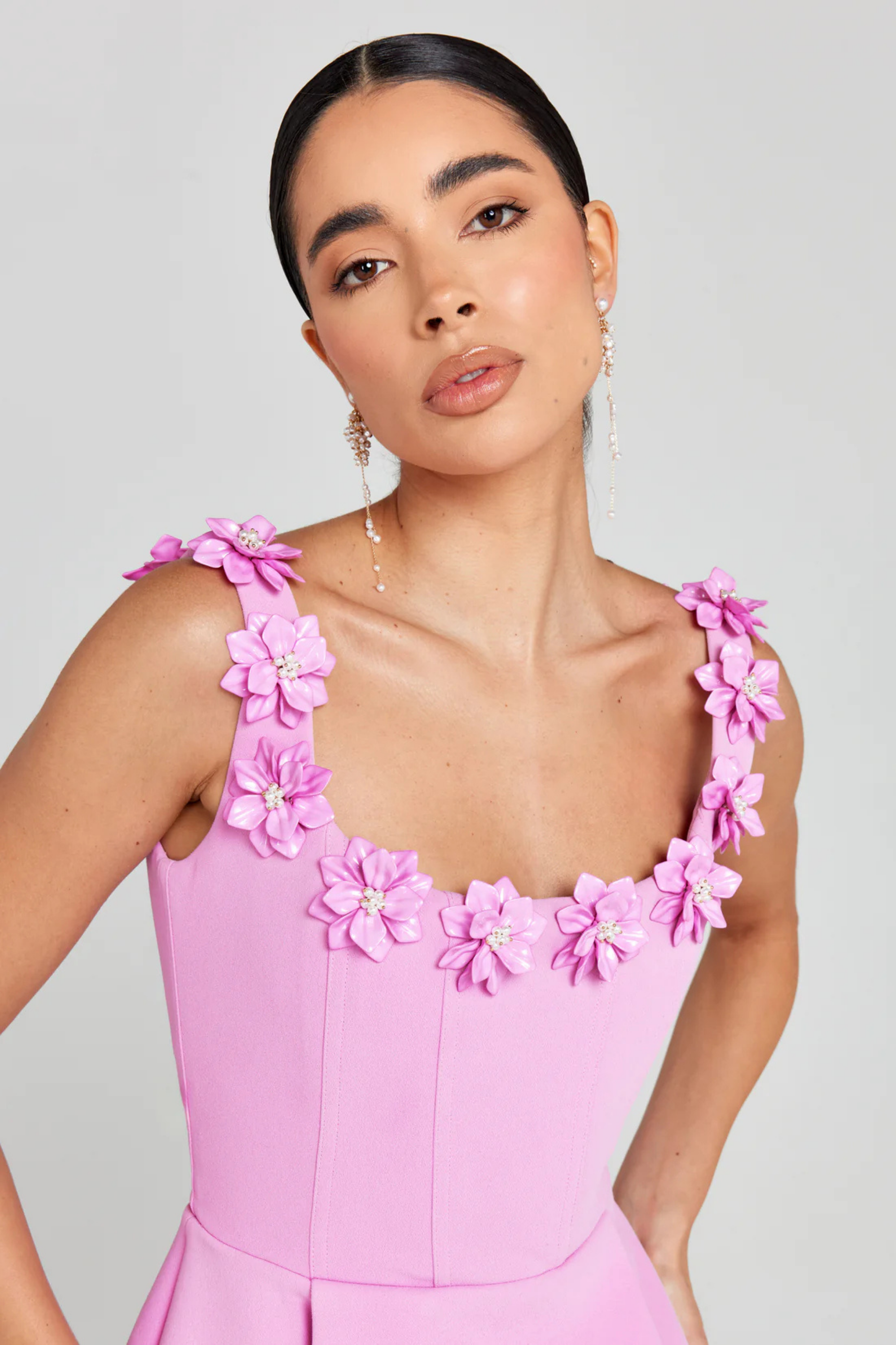 Fionna – Bloom-trimmed charm – Mini dress