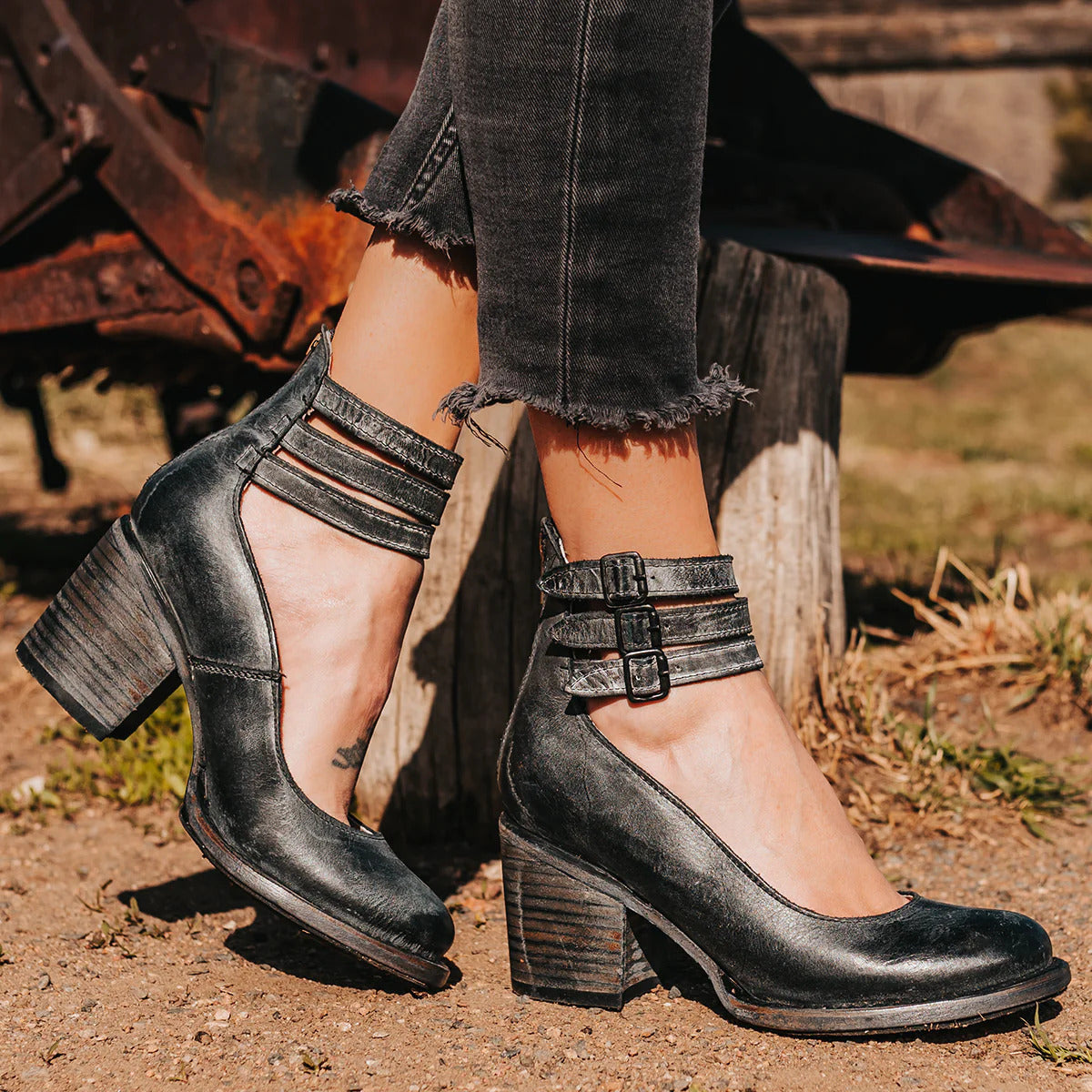 Ginevra - Multi-strap pumps with a chunky heel