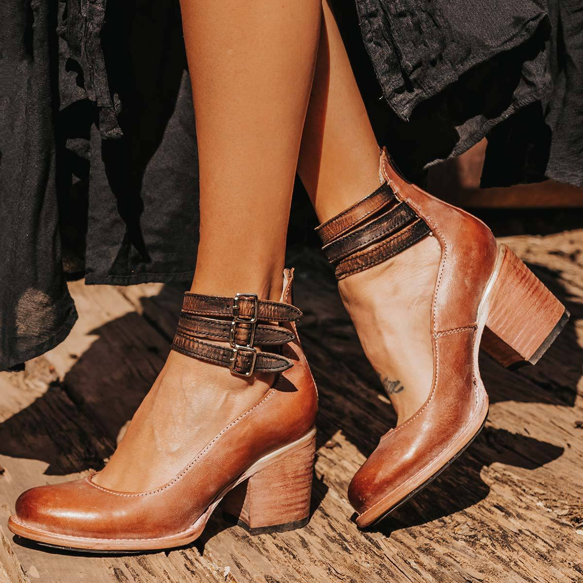 Ginevra - Multi-strap pumps with a chunky heel