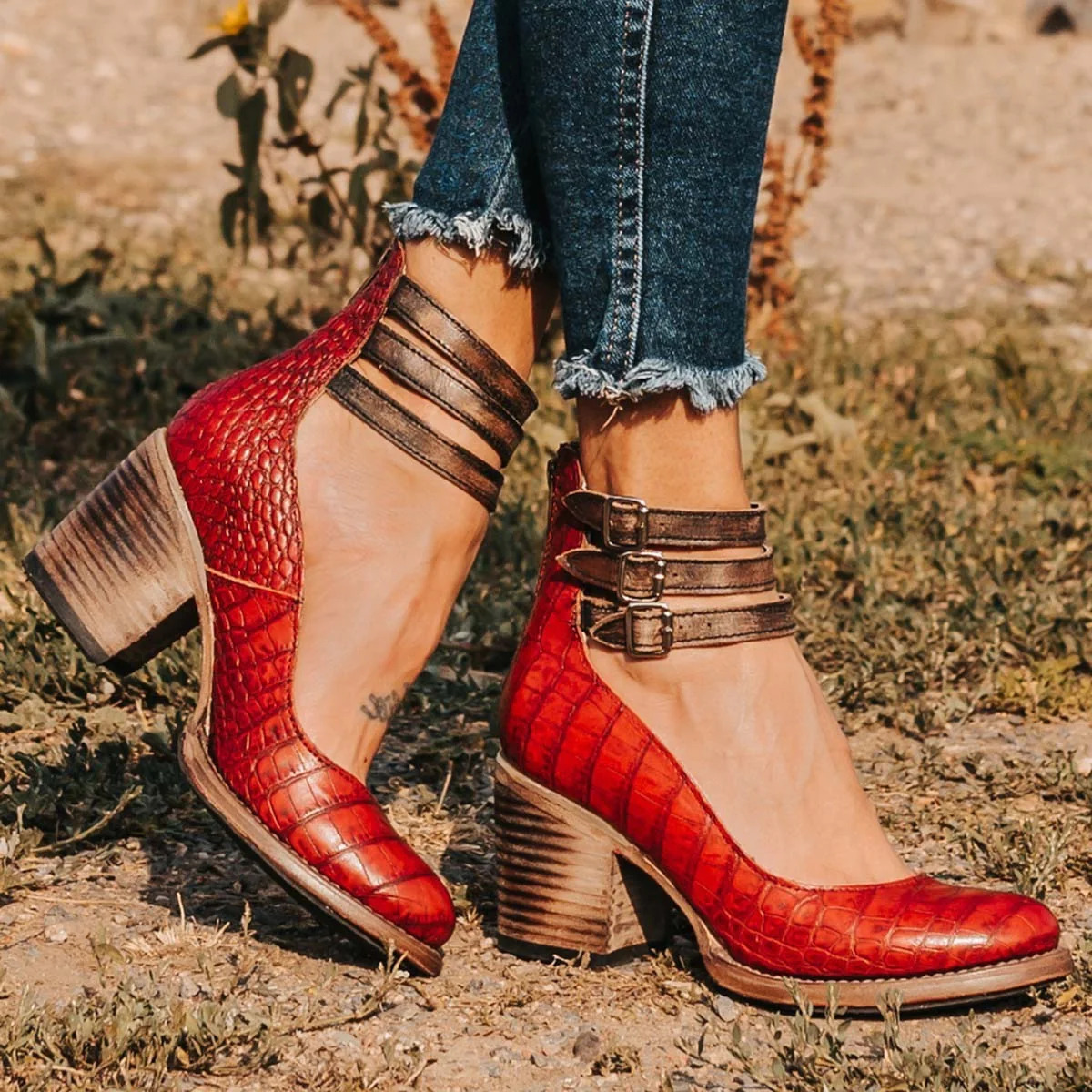 Ginevra - Multi-strap pumps with a chunky heel