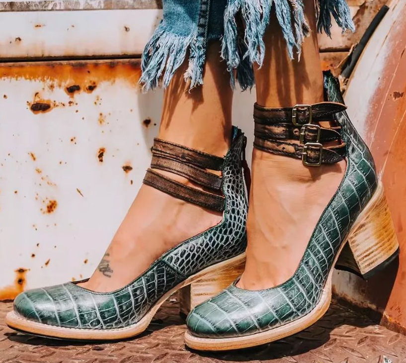 Ginevra - Multi-strap pumps with a chunky heel