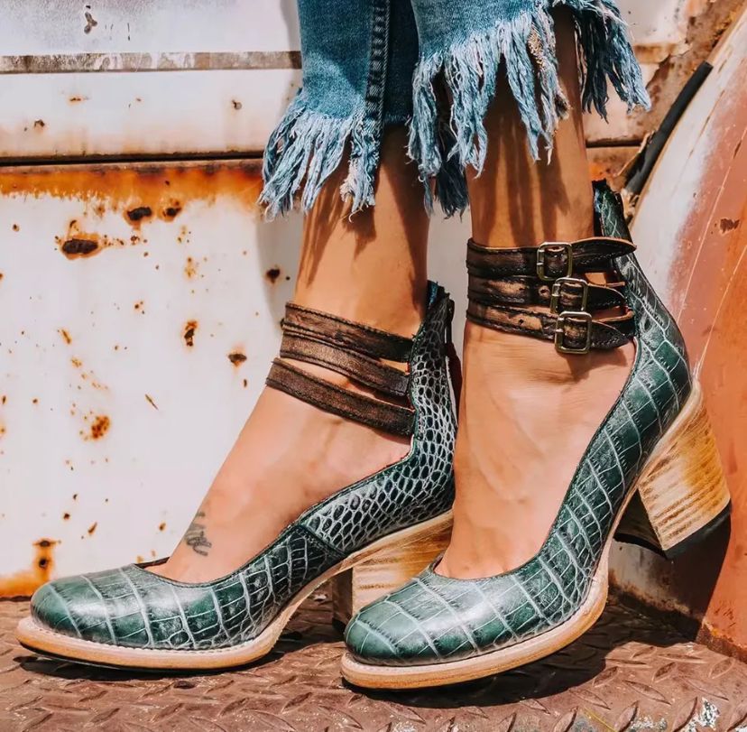 Izzy - Leather Pumps