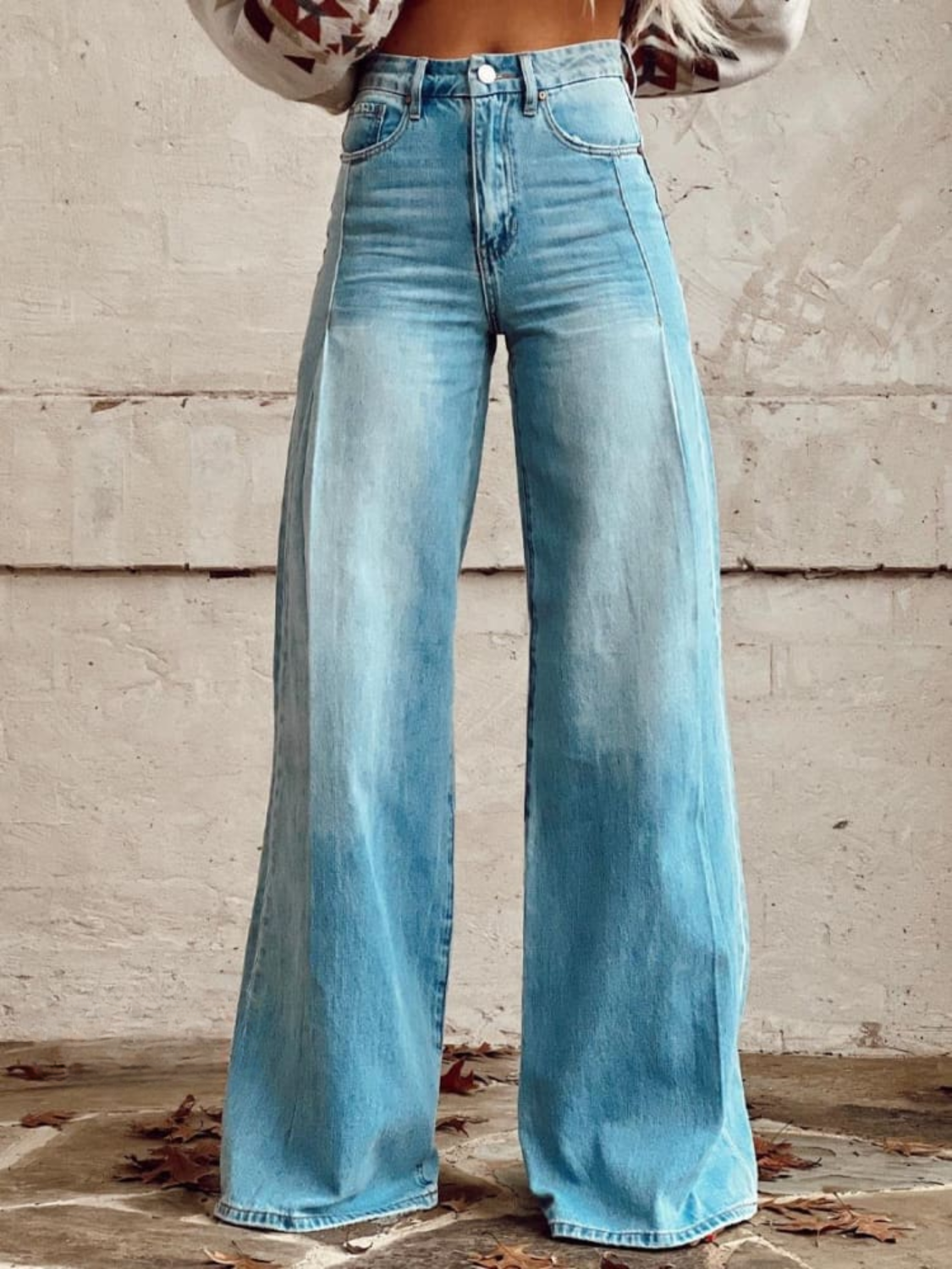 Layla - Classic Light-Wash Wide-Leg pants
